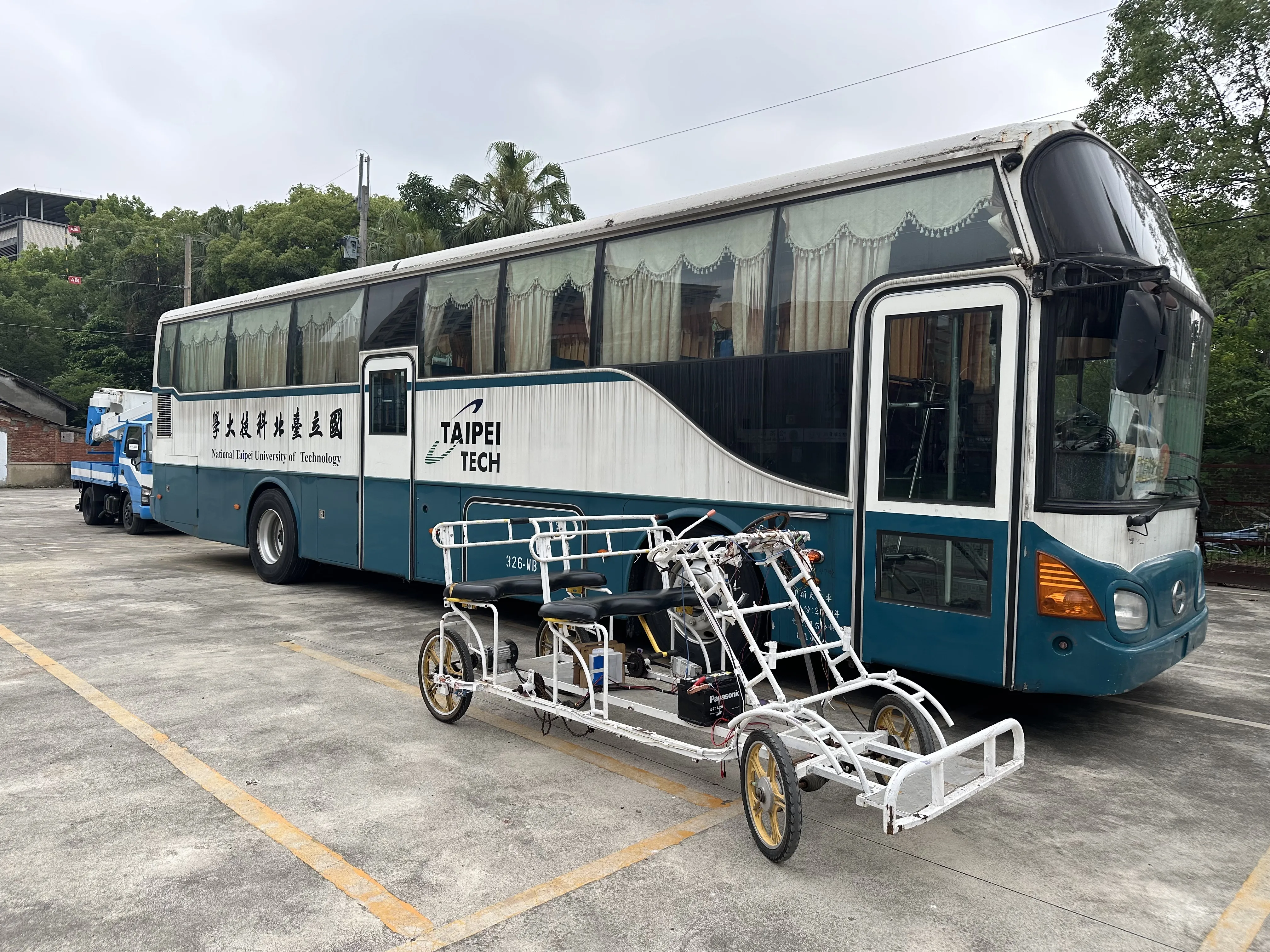 與北科大校車合照